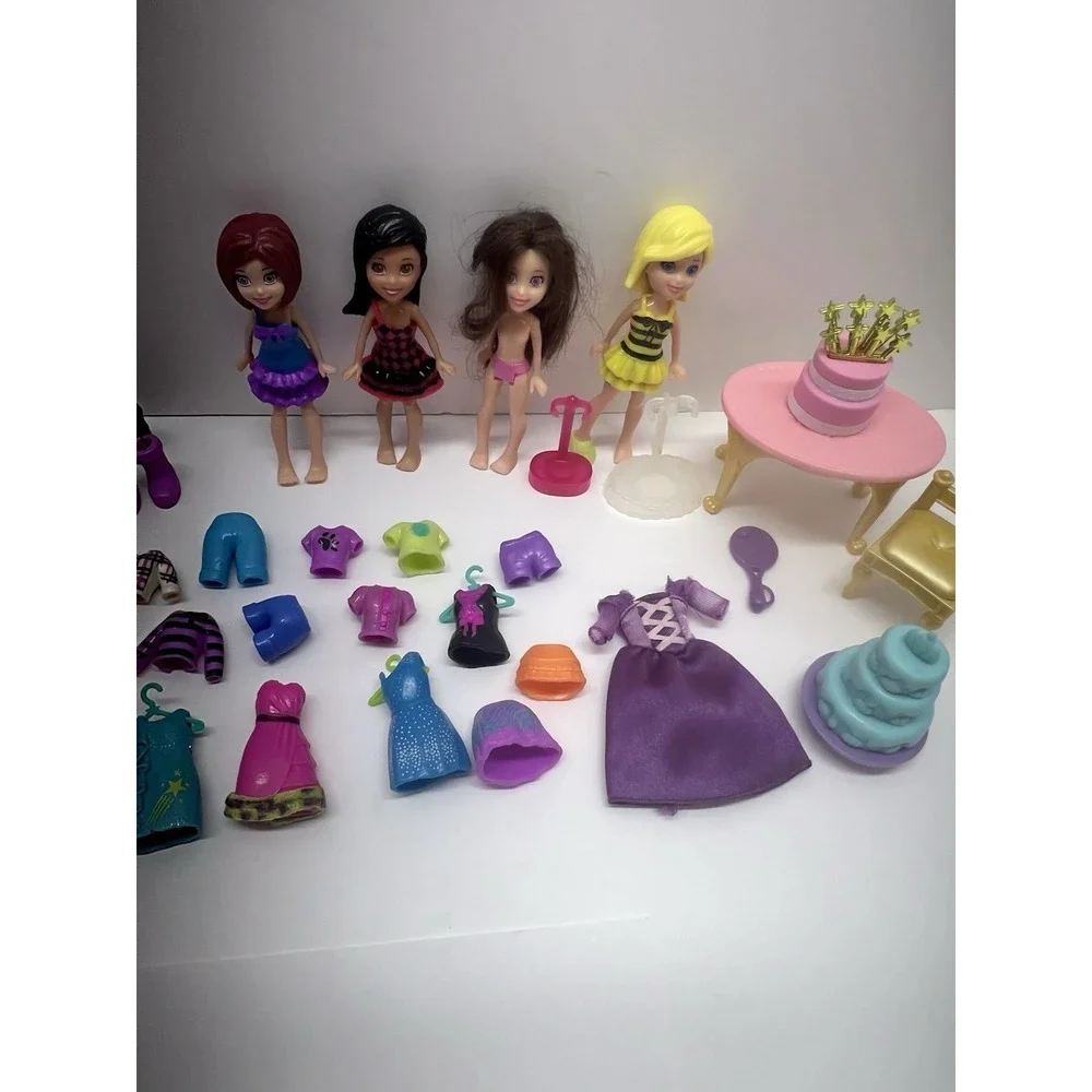 Mini Barbie Lot 2010 4 Dolls 4" And Clothes, Shoes & Accessories 59 Pieces - Picture 3 of 5